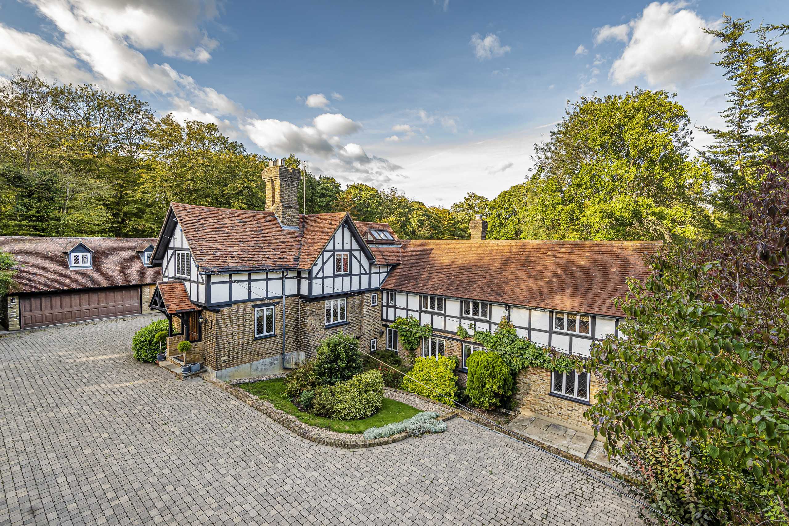 The Ridgeway, Cuffley Statons