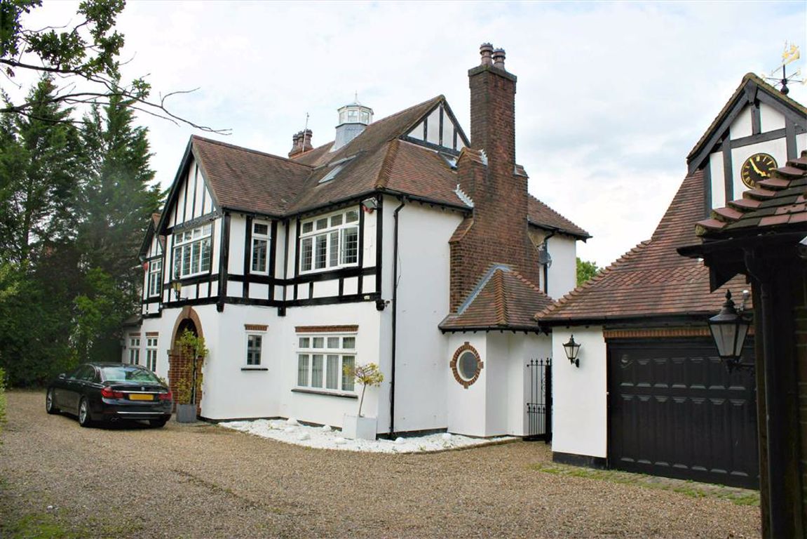 The Ridgeway, Cuffley, Hertfordshire Statons