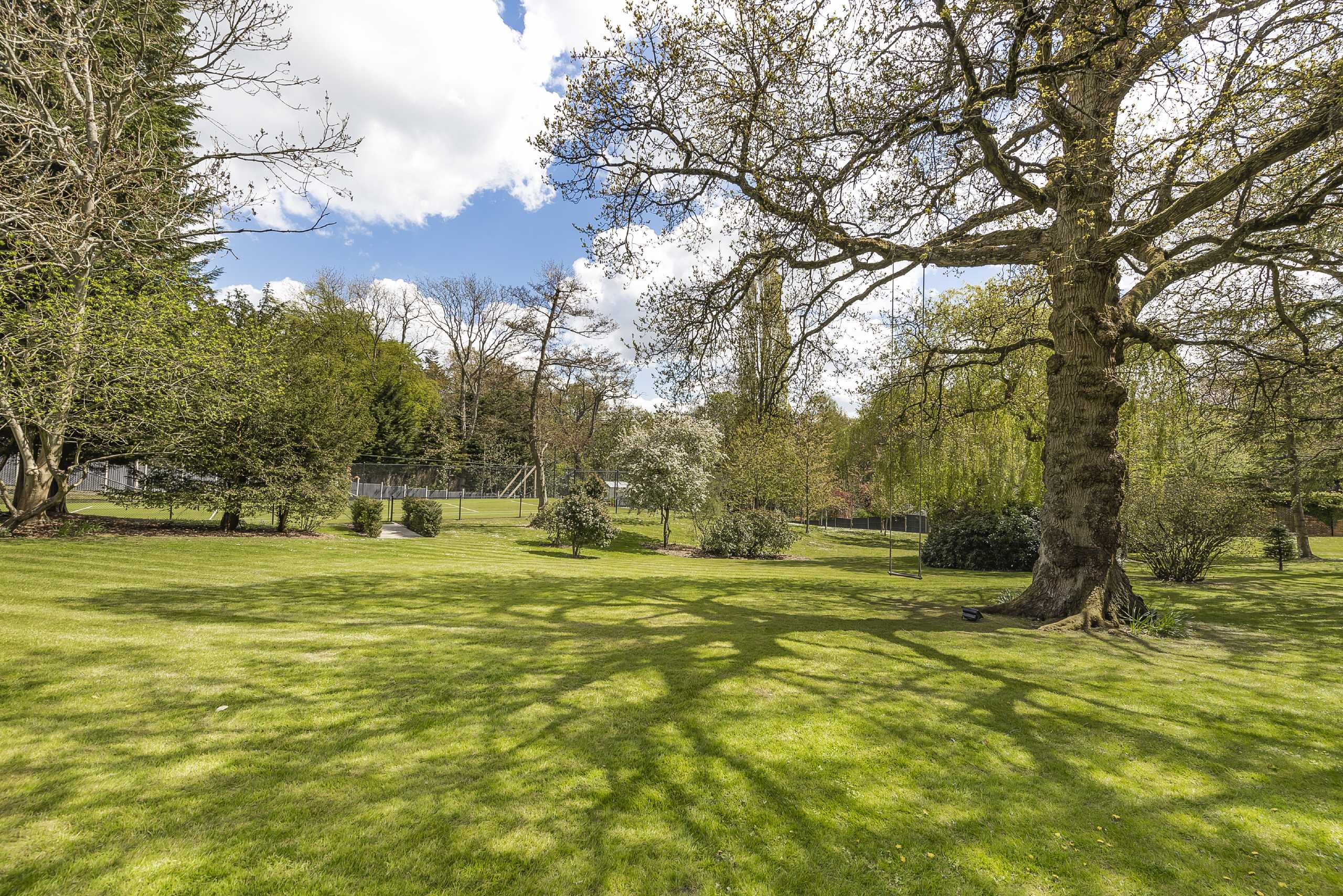 The Ridgeway, Cuffley Statons