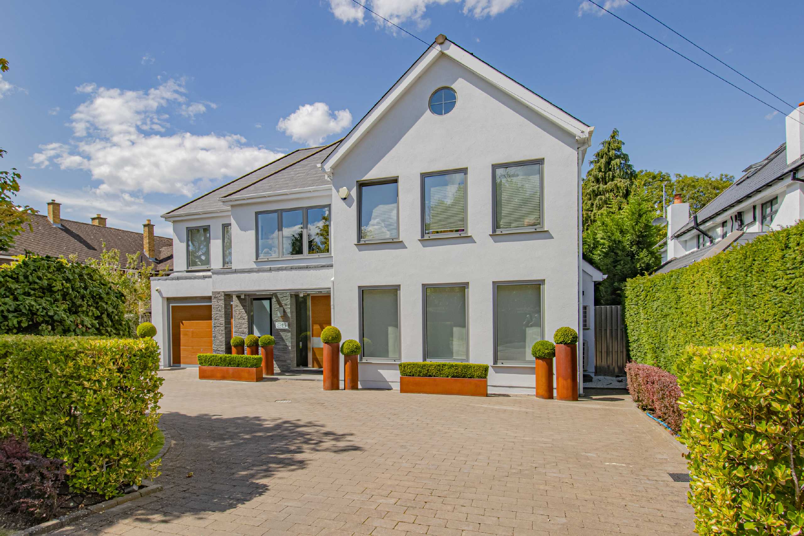 The Ridgeway, Radlett Statons