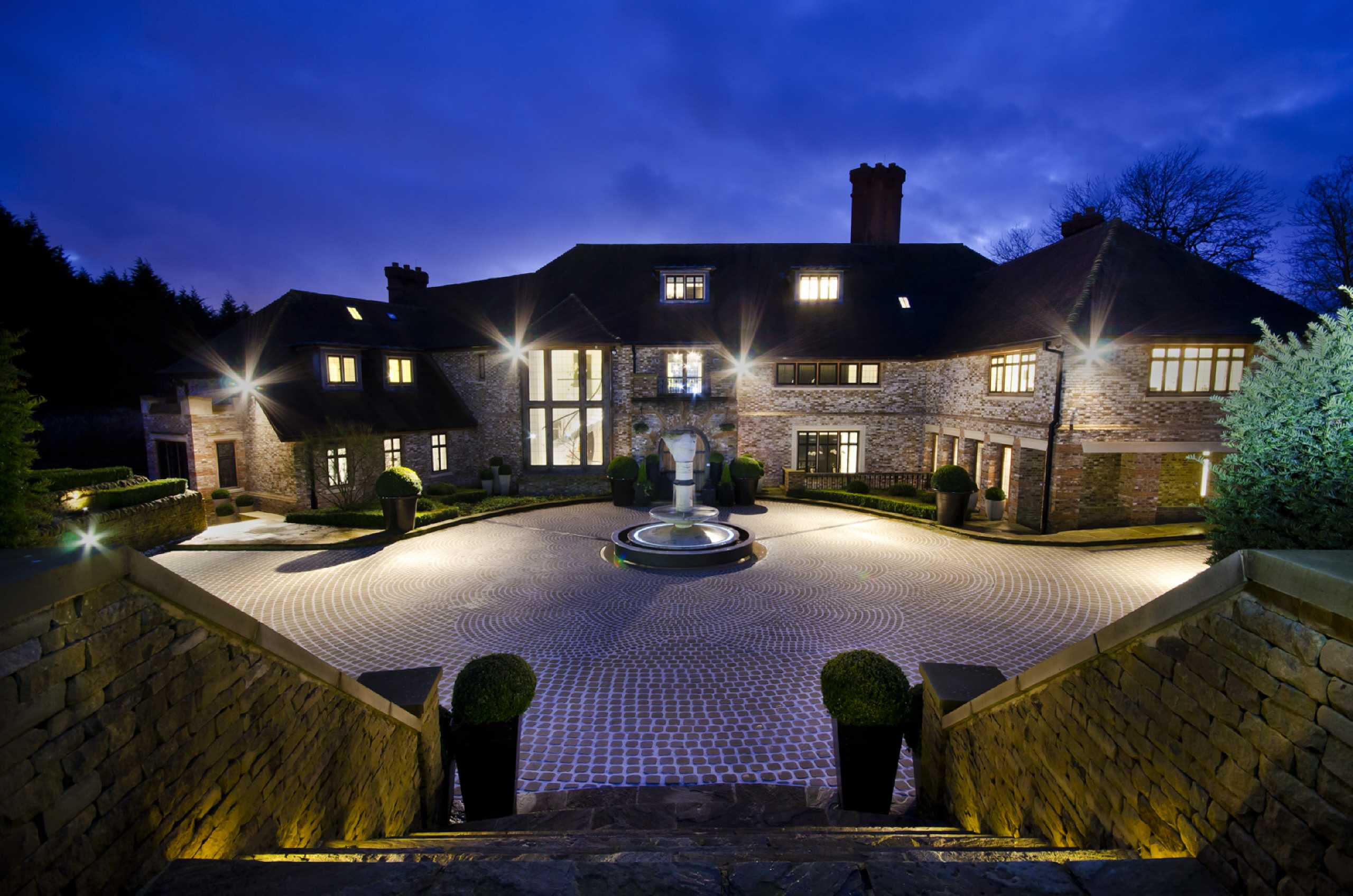 Totteridge Green, Totteridge Statons