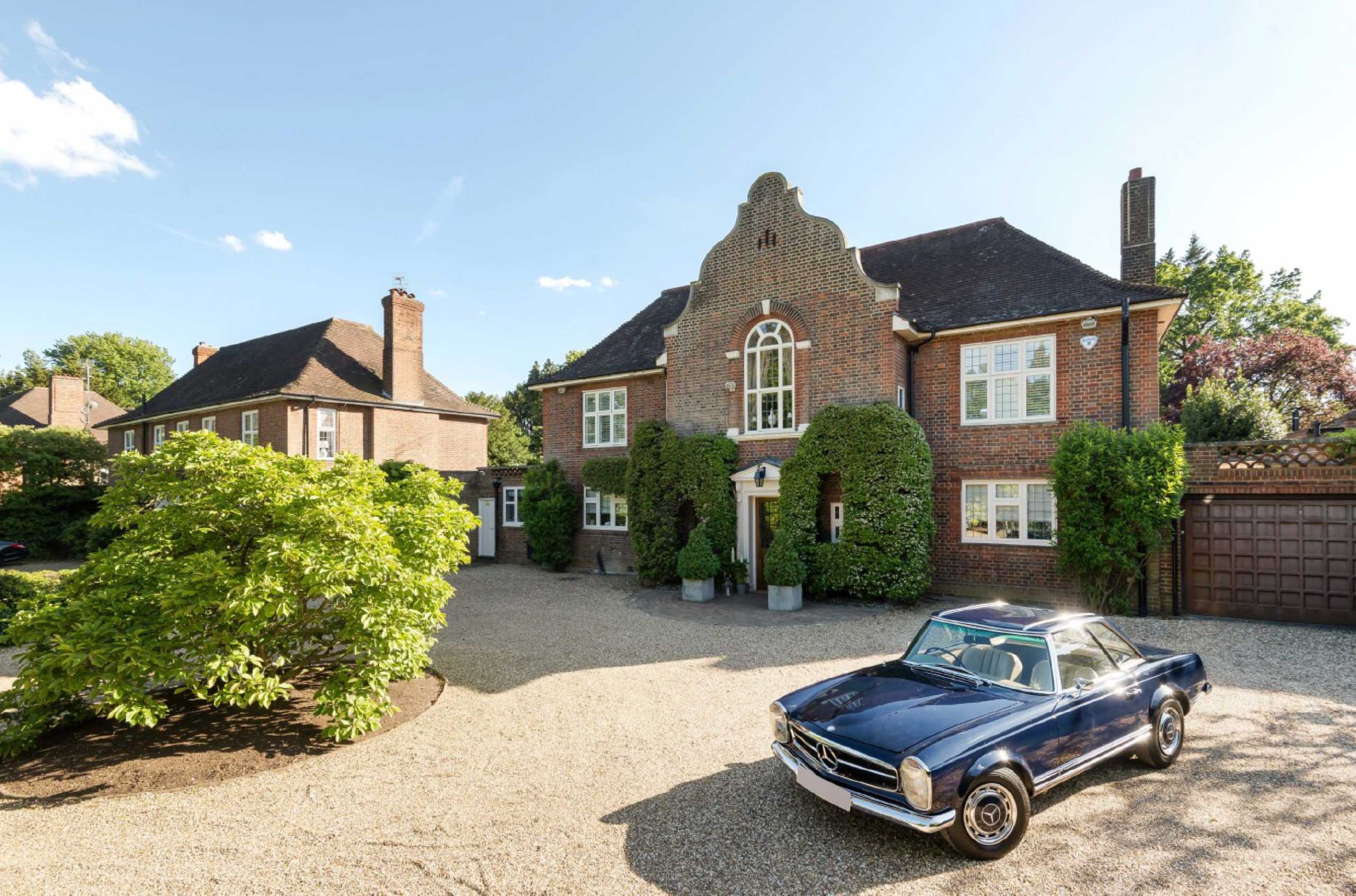 Totteridge Village, Totteridge Statons