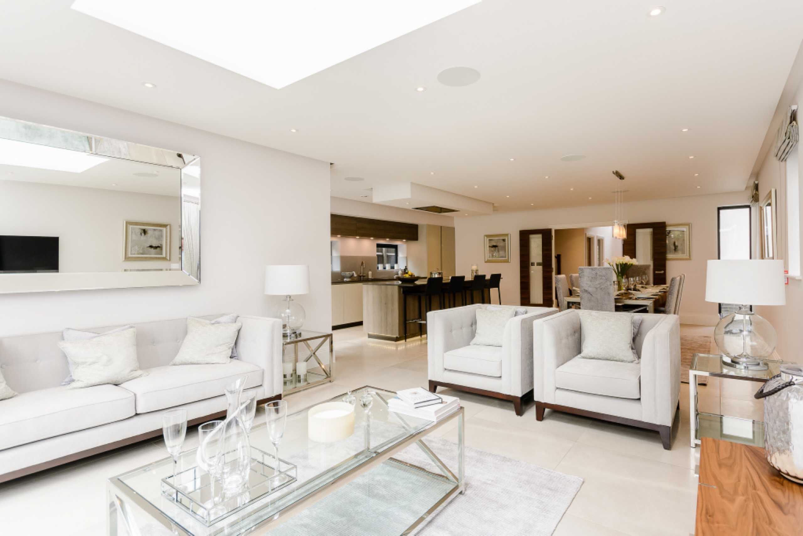 Upland Drive, Brookmans Park Statons