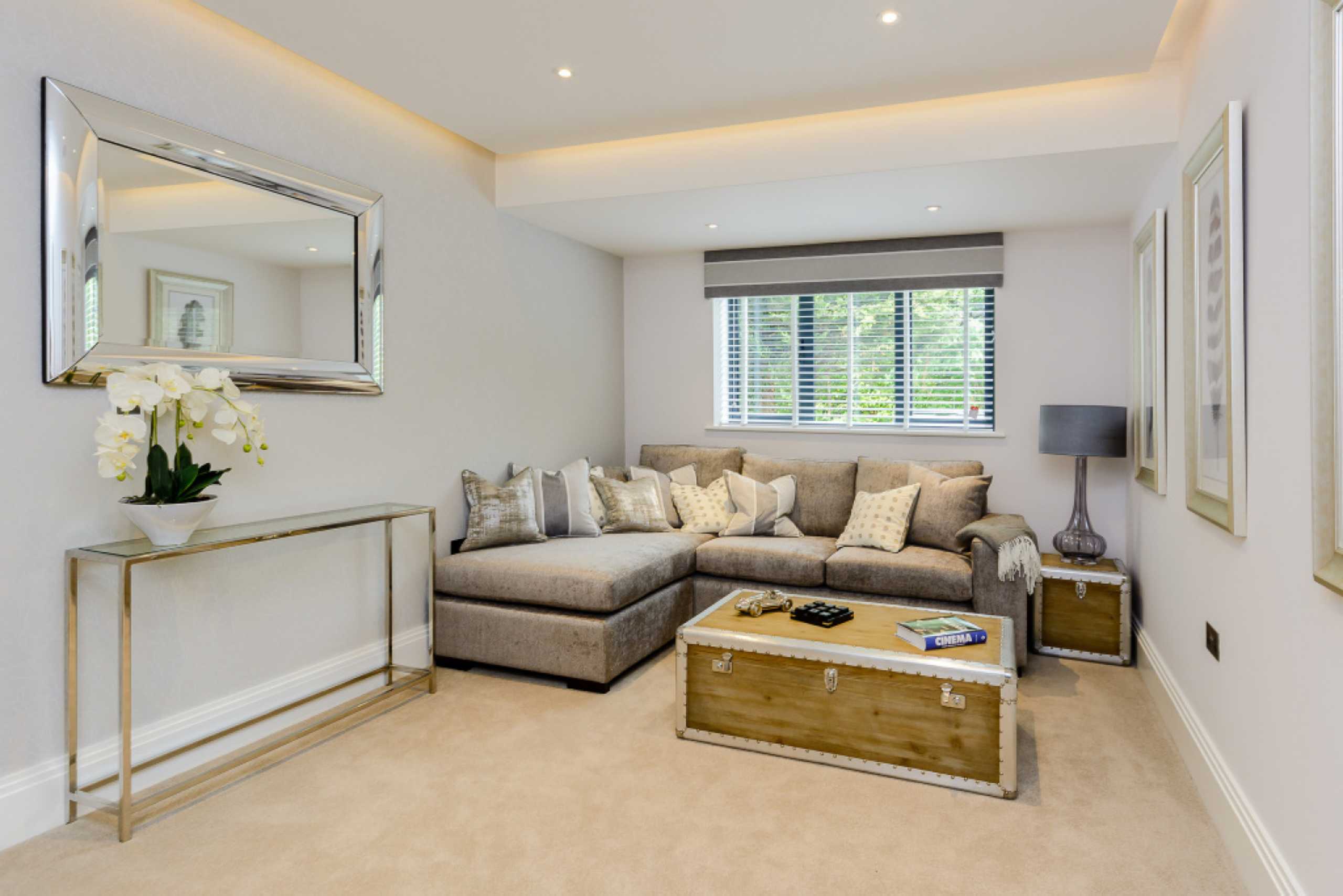 Upland Drive, Brookmans Park Statons