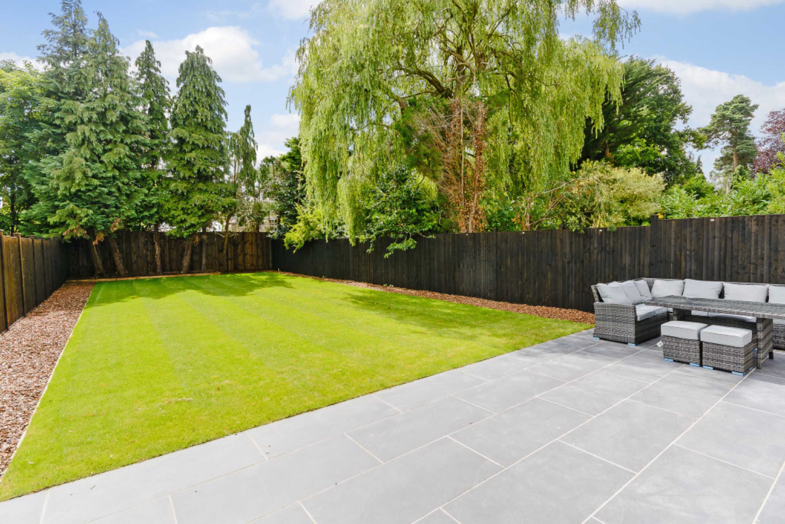 Upland Drive, Brookmans Park Statons