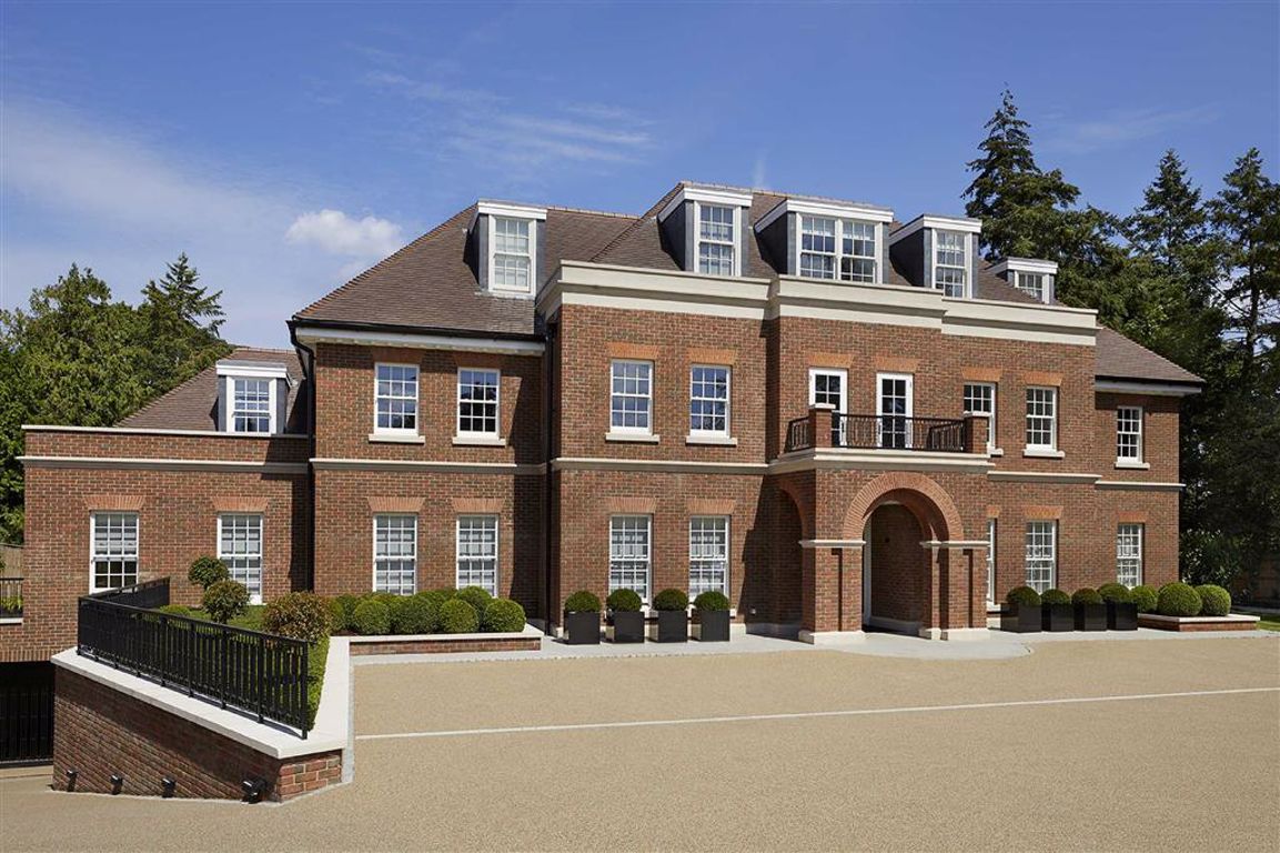 Watford Road, Radlett, Hertfordshire Statons