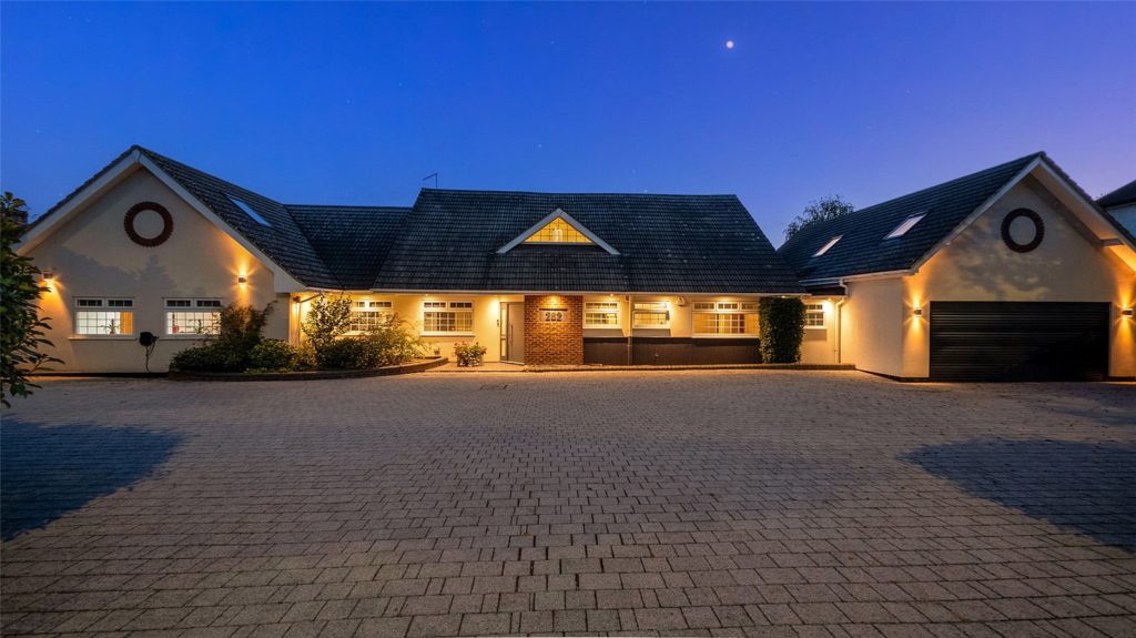 The Ridgeway, Enfield