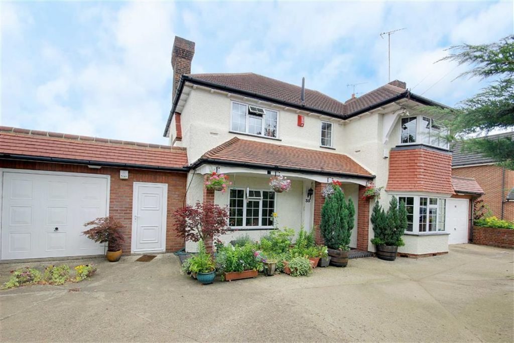 Manor Road, Potters Bar, Hertfordshire Statons