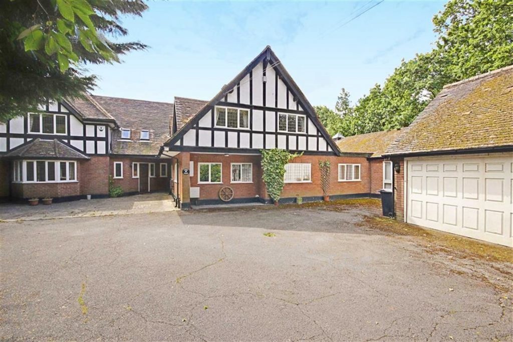 East Ridgeway, Cuffley, Hertfordshire Statons