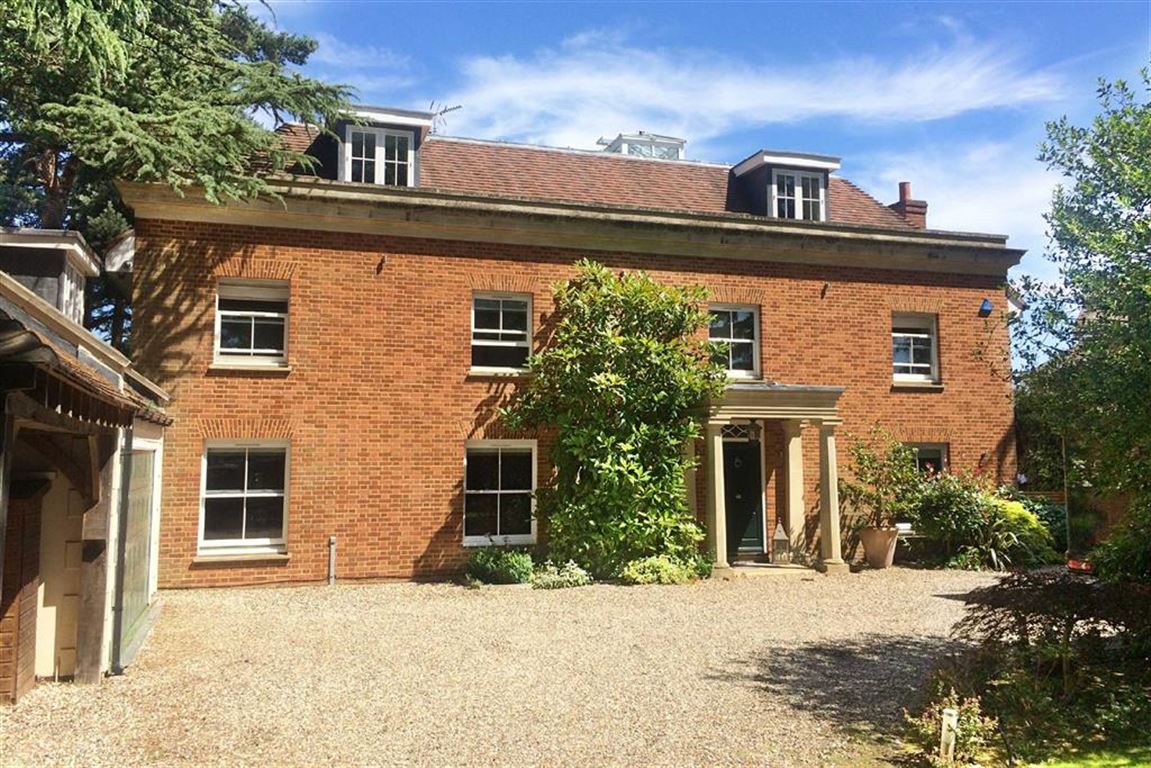 The Ridgeway, Cuffley, Hertfordshire Statons