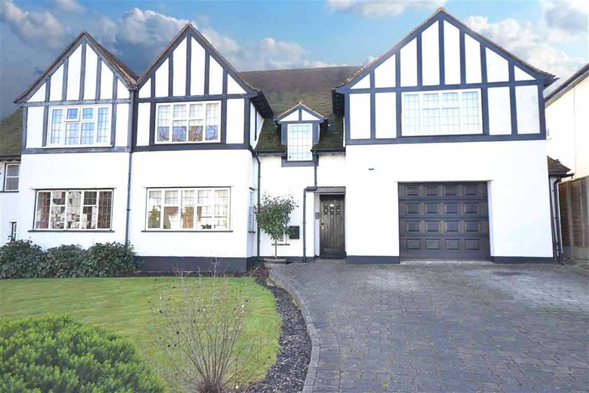 Lancaster Avenue, Hadley Wood, Hertfordshire Statons