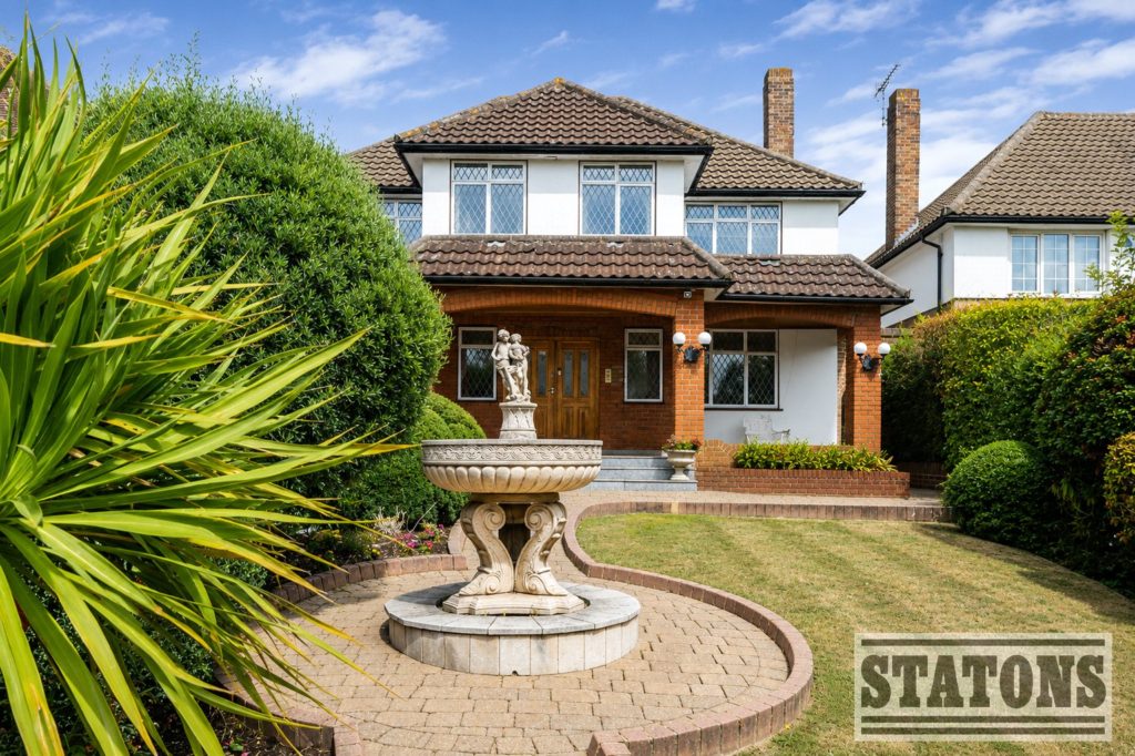 Greenbrook Avenue, Hadley Wood
