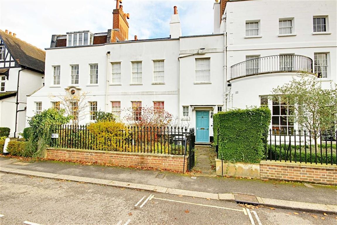 Hadley Green Road, Hadley Green, Hertfordshire Statons