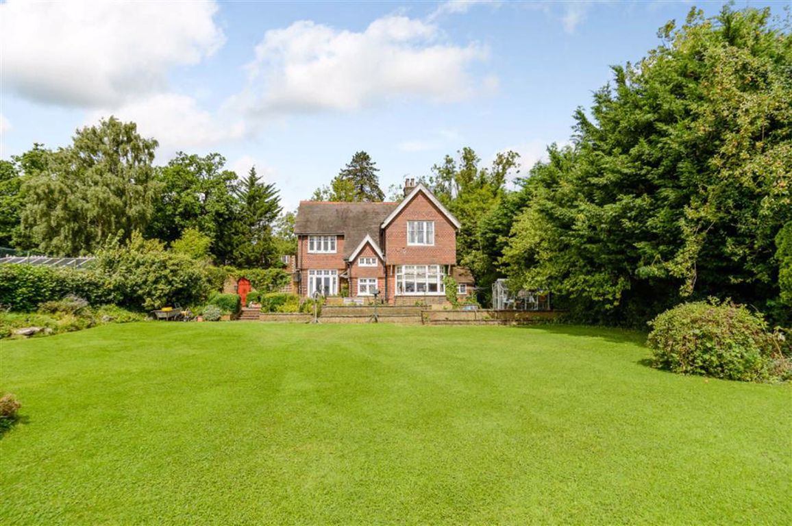 Road, Arkley, Hertfordshire Statons