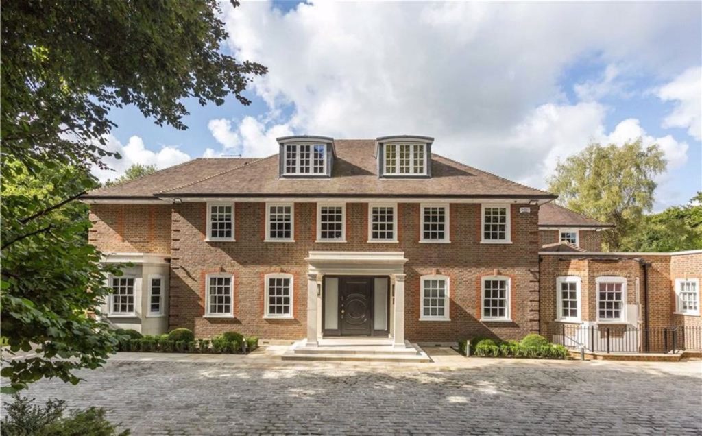 Cobden Hill, Radlett, Hertfordshire Statons