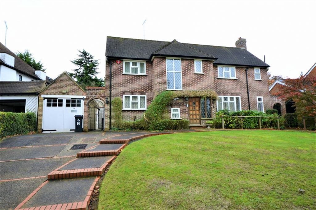 Lancaster Avenue, Hadley Wood, Hertfordshire Statons