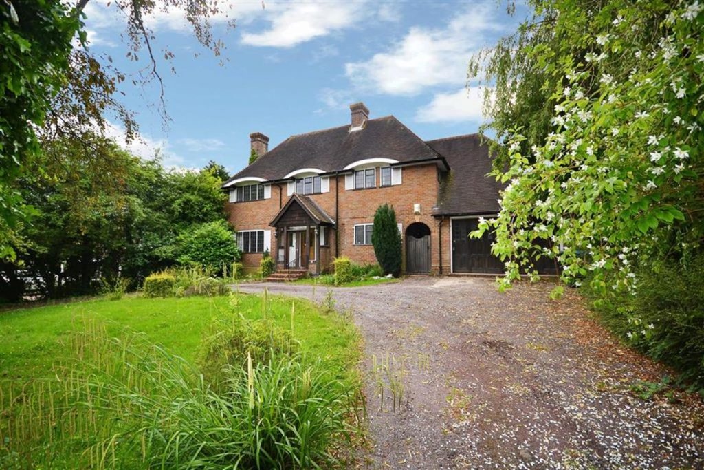 Beech Hill Avenue, Hadley Wood, Hertfordshire Statons