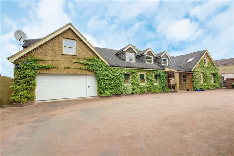 New Park Road, Newgate Street Village, Hertfordshire Statons