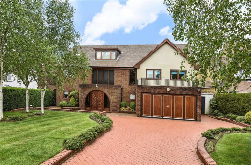 Waggon Road, Hadley Wood, Hertfordshire Statons