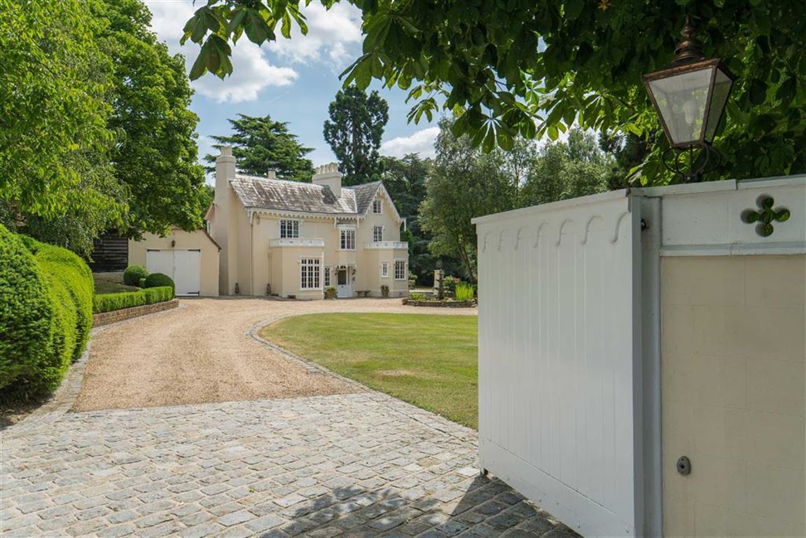 Halstead Hill, Goffs Oak, Hertfordshire Statons