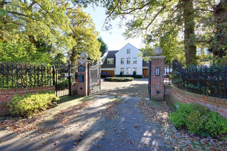 Beech Hill, Hadley Wood, Hertfordshire Statons