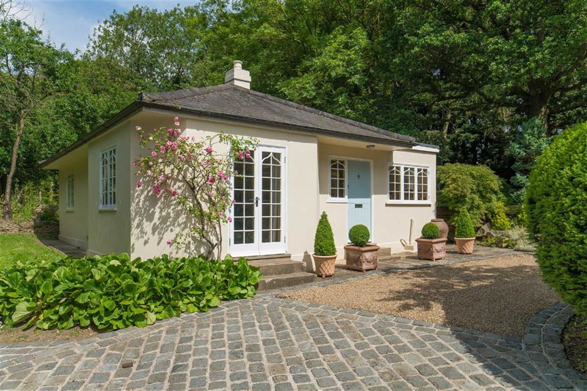 Halstead Hill, Goffs Oak, Hertfordshire Statons