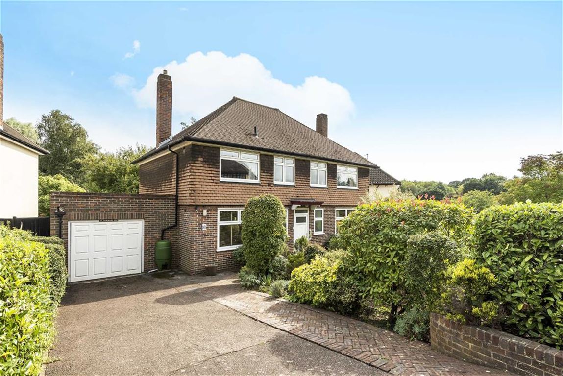 Newmans Way, Hadley Wood, Hertfordshire Statons