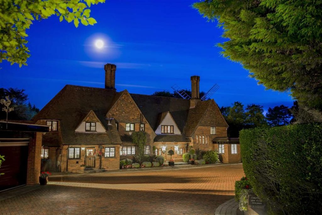 Windmill Lane, Arkley, Hertfordshire Statons