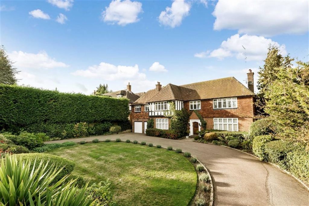 Beech Hill, Hadley Wood, Hertfordshire Statons