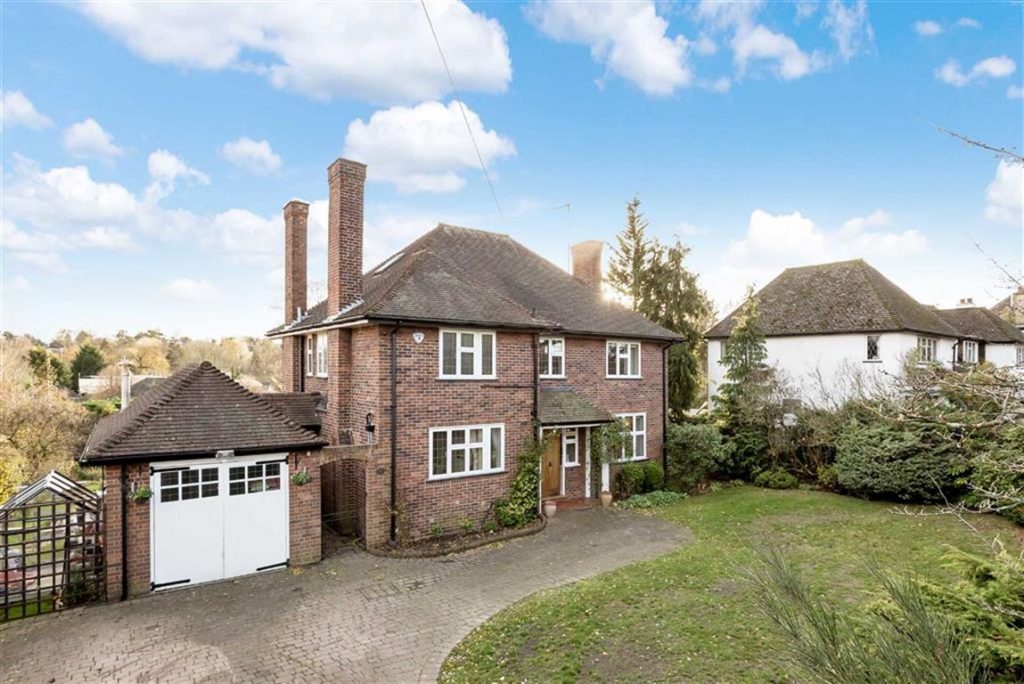 Waggon Road, Hadley Wood, Hertfordshire Statons