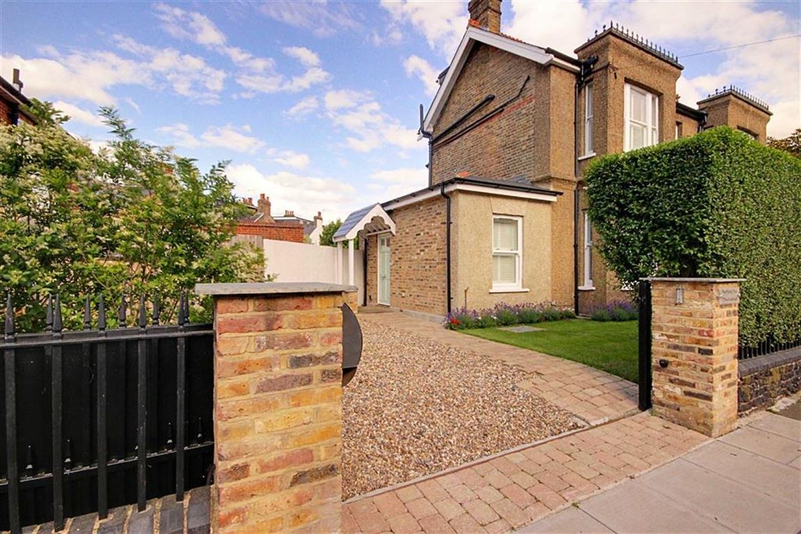 The Avenue, High Hertfordshire Statons