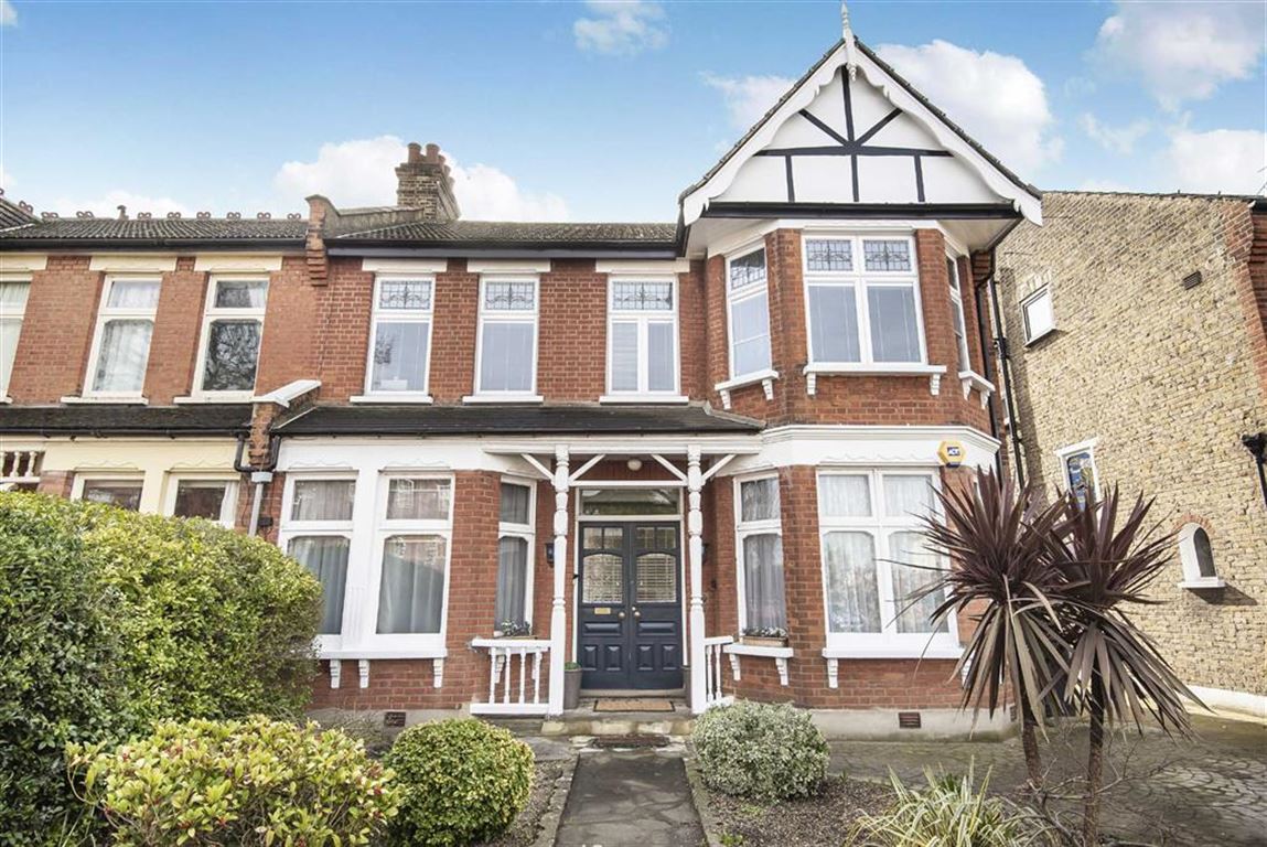 The Mall, Southgate, London Statons