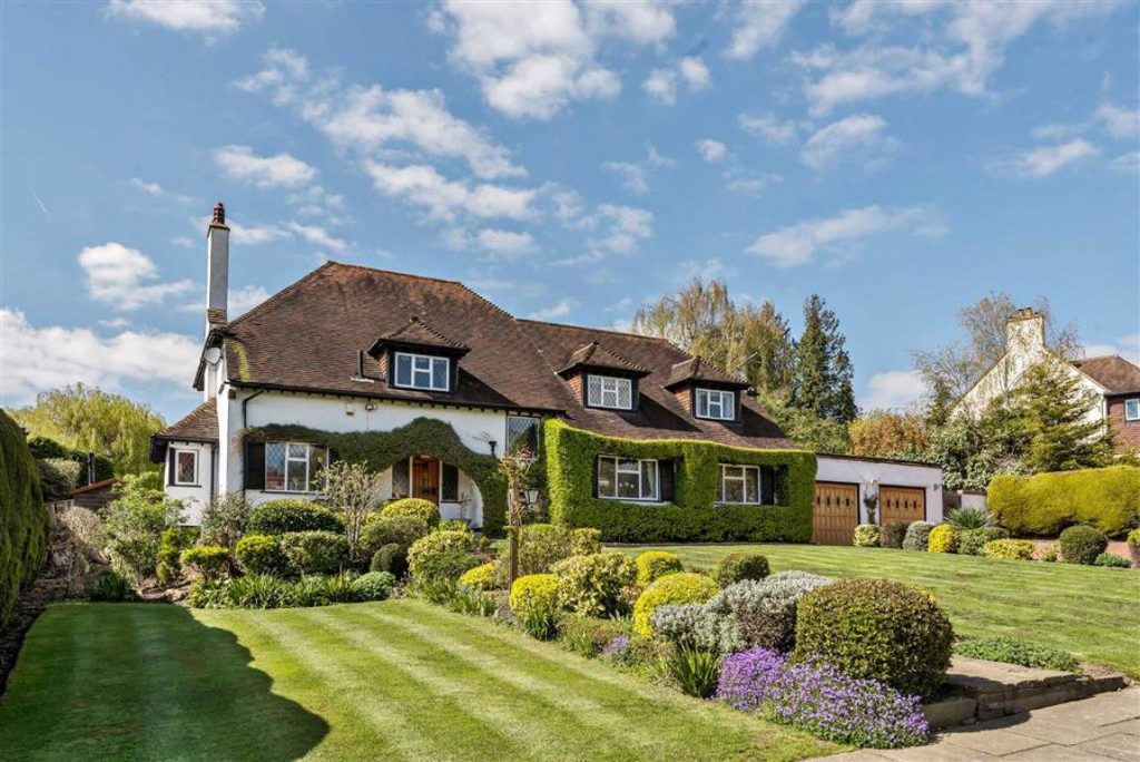 Beech Hill Avenue, Hadley Wood, Hertfordshire Statons