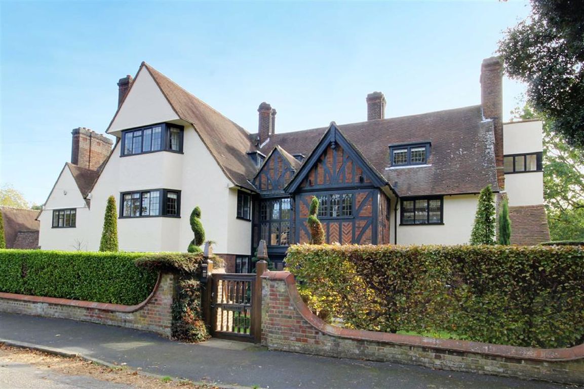 Yewlands, Hoddesdon, Hertfordshire Statons