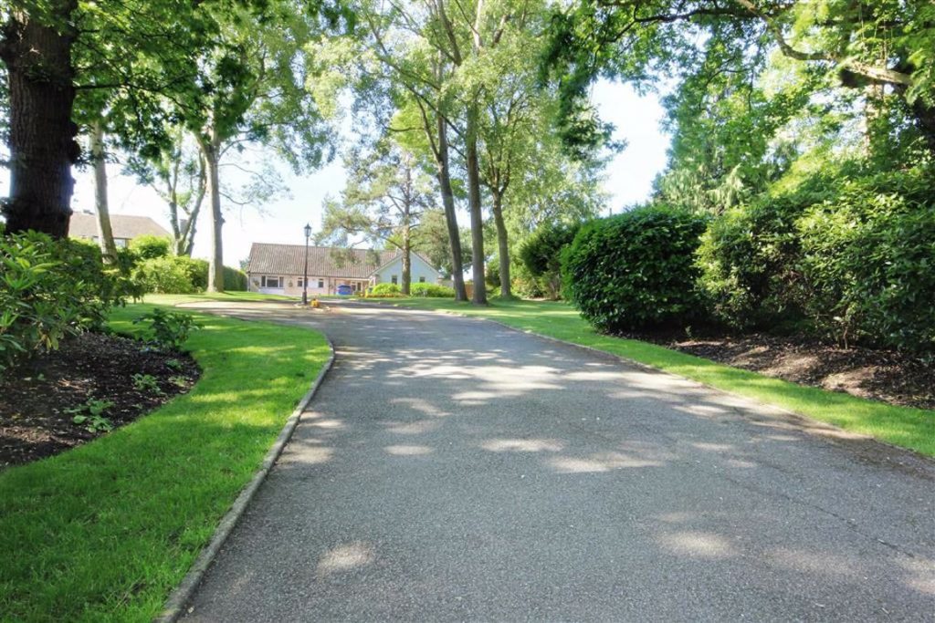 The Ridgeway, Cuffley, Hertfordshire Statons