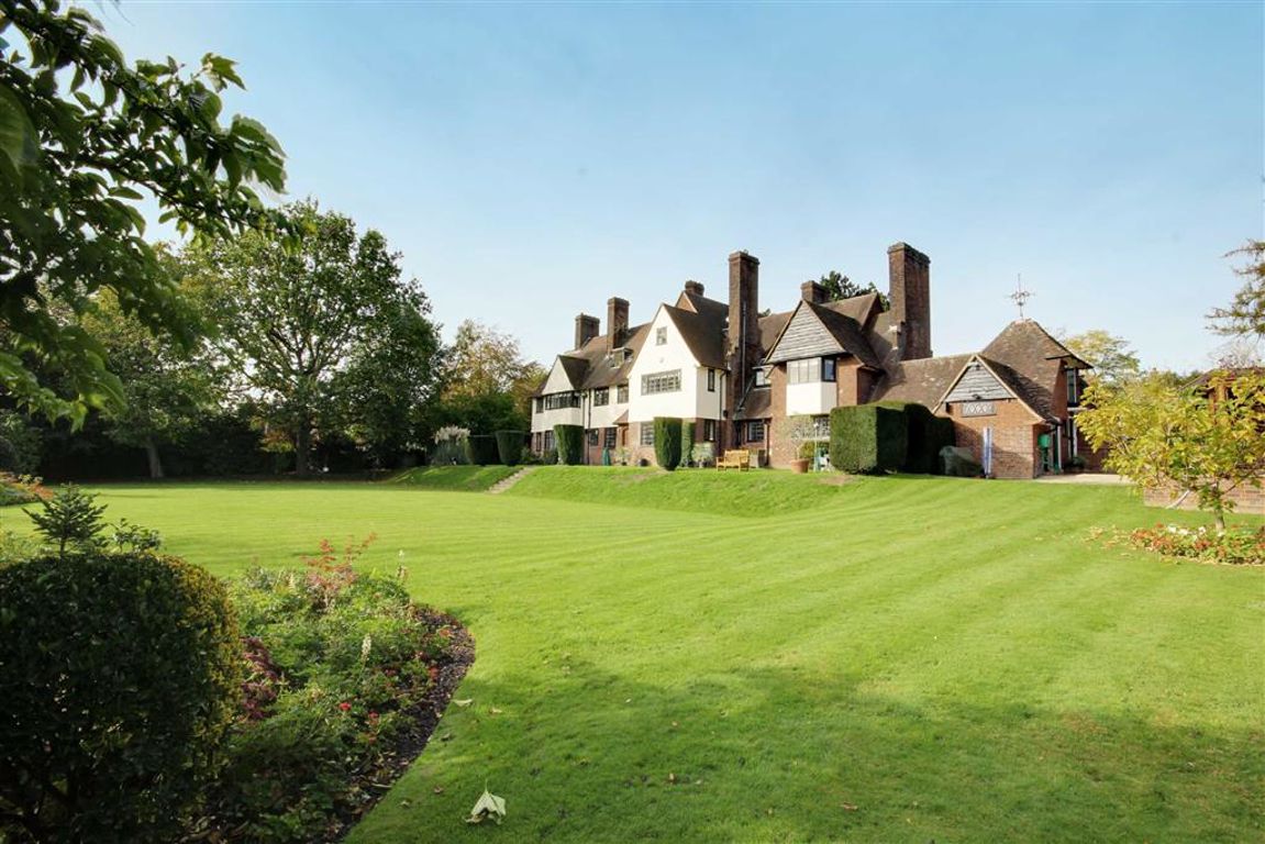 Yewlands, Hoddesdon, Hertfordshire Statons