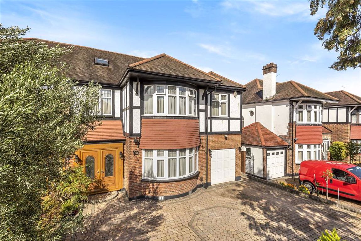 Wynchgate, Winchmore Hill Statons