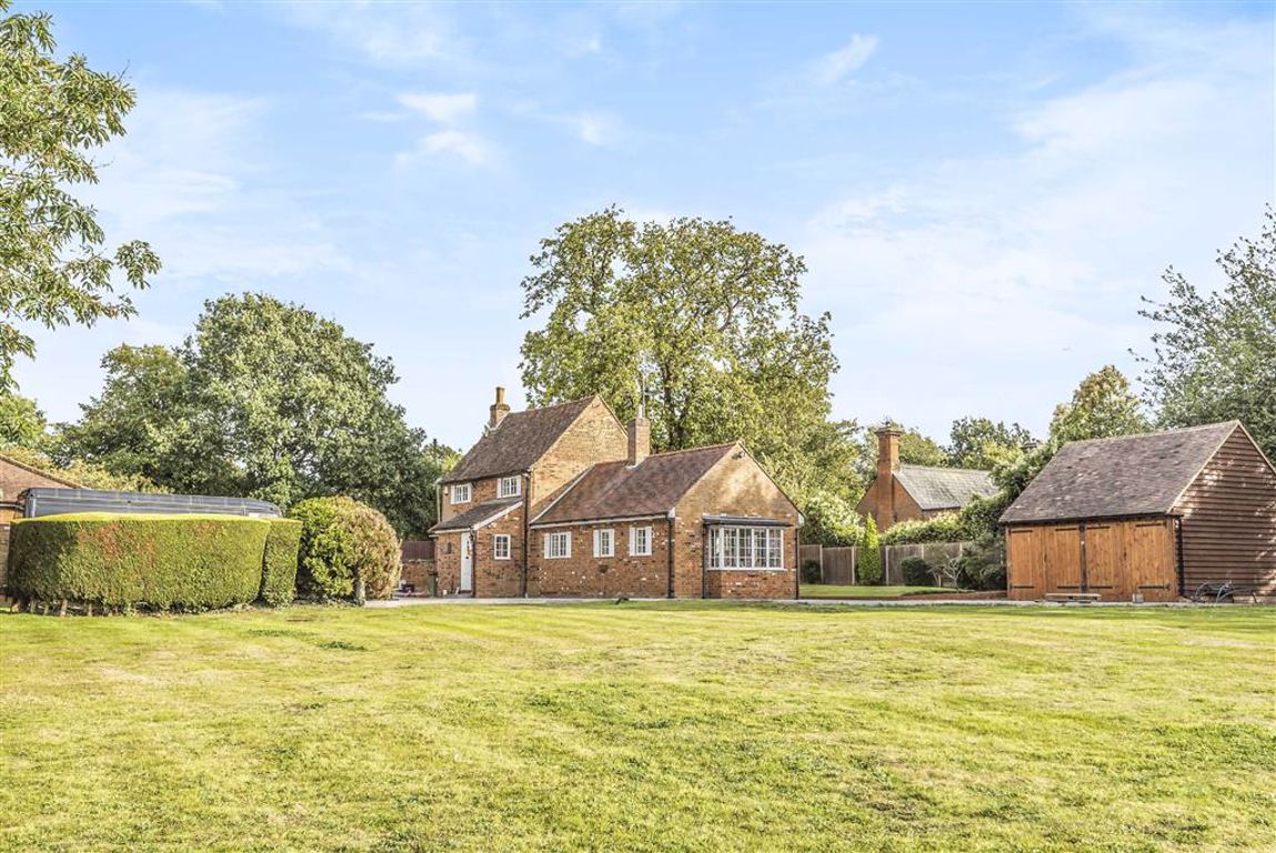 Bentley Heath Lane, Bentley Heath, Hertfordshire Statons