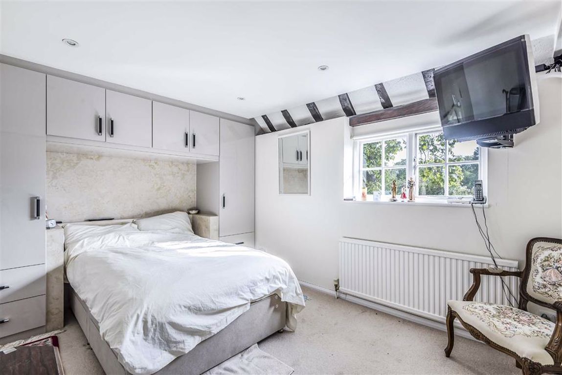 Bentley Heath Lane, Bentley Heath, Hertfordshire Statons