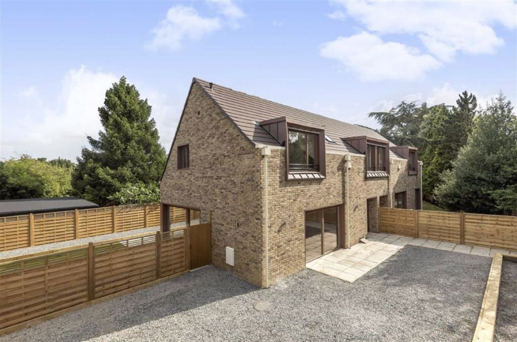 Road, Arkley, Hertfordshire Statons