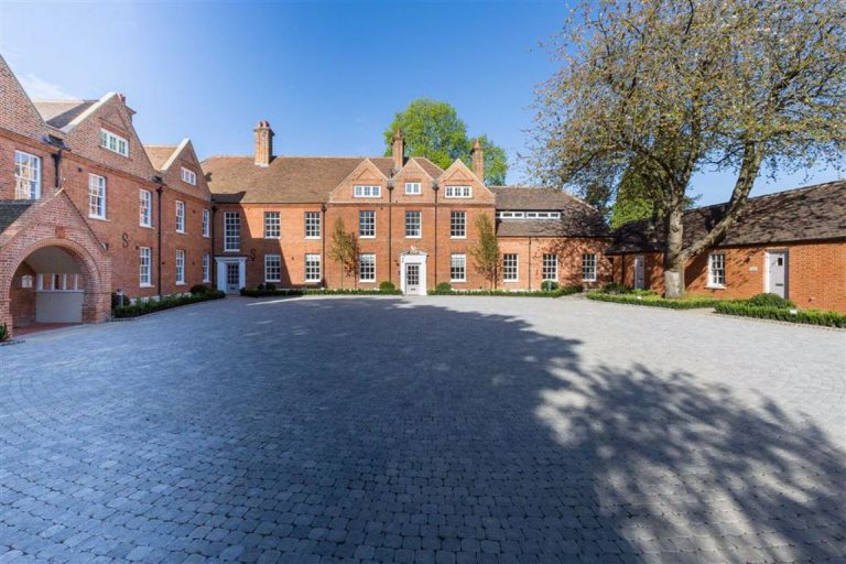 Totteridge Park, Totteridge Common, London Statons