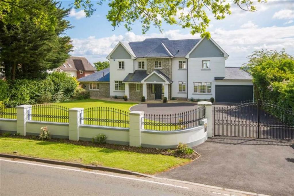 The Ridgeway, Cuffley, Hertfordshire Statons