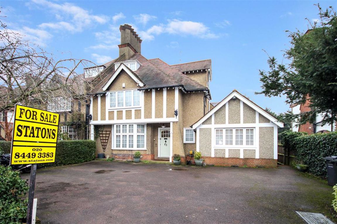 Lyonsdown Avenue, New Hertfordshire Statons