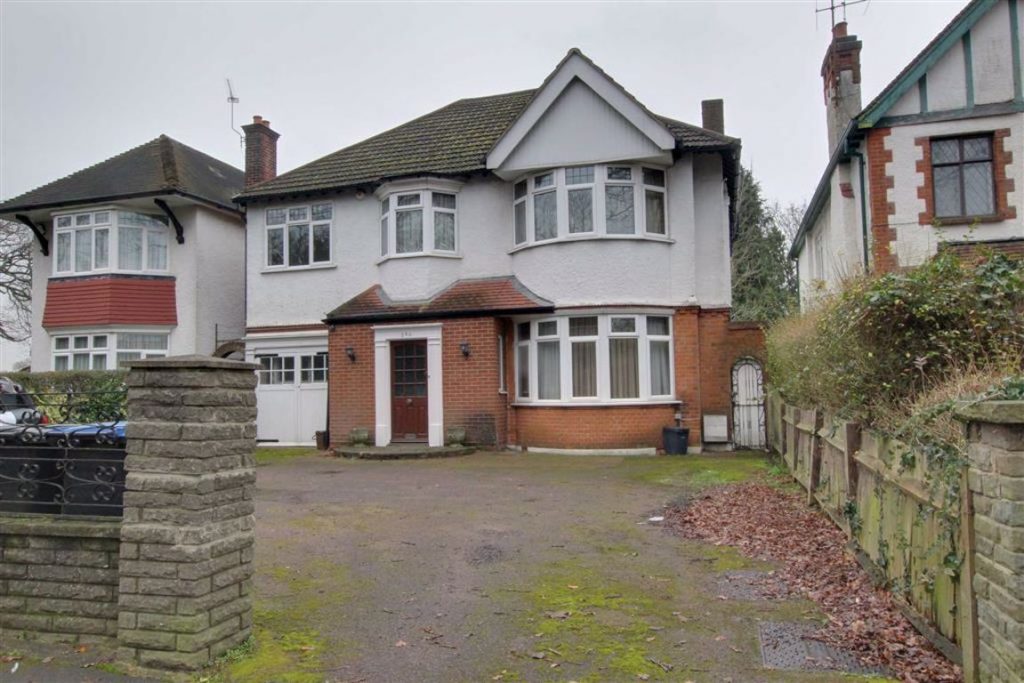 Chase Side, Southgate Statons