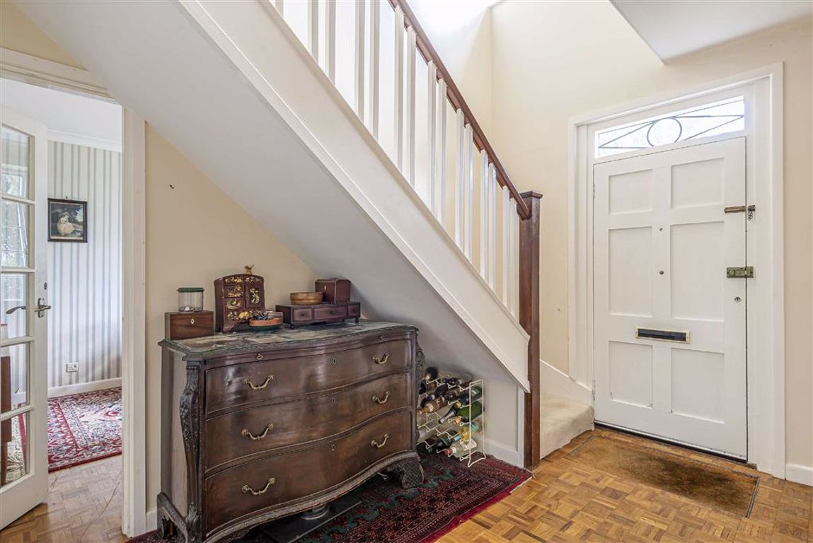 The Drive, Radlett Statons