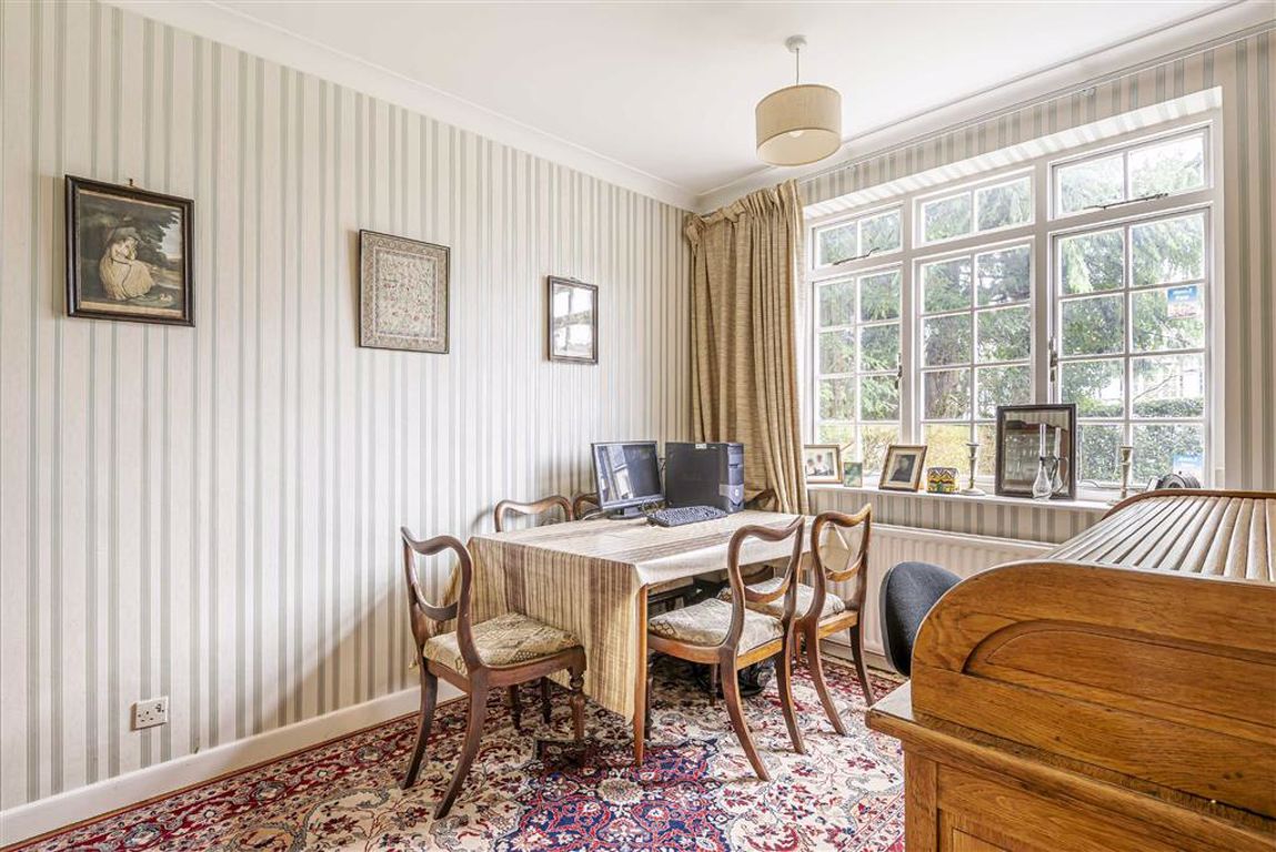 The Drive, Radlett Statons