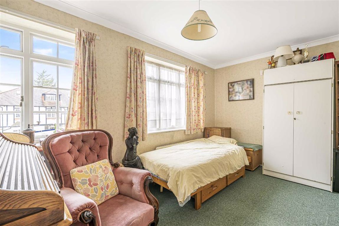 The Drive, Radlett Statons