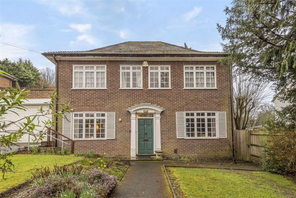 The Drive, Radlett Statons