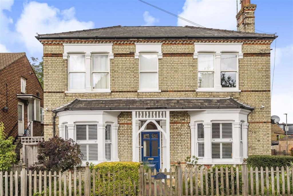 Woodville Road, New Hertfordshire Statons