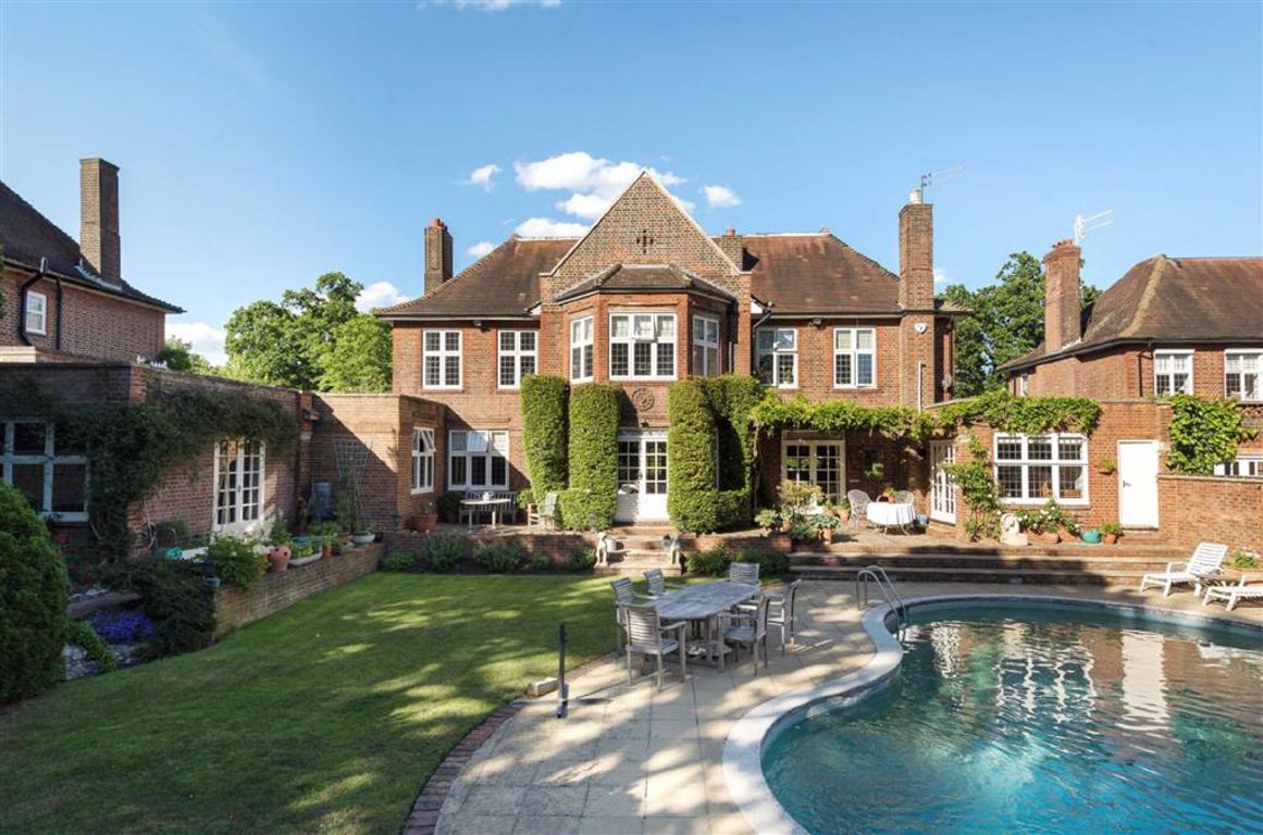 Totteridge Village, Totteridge, London Statons